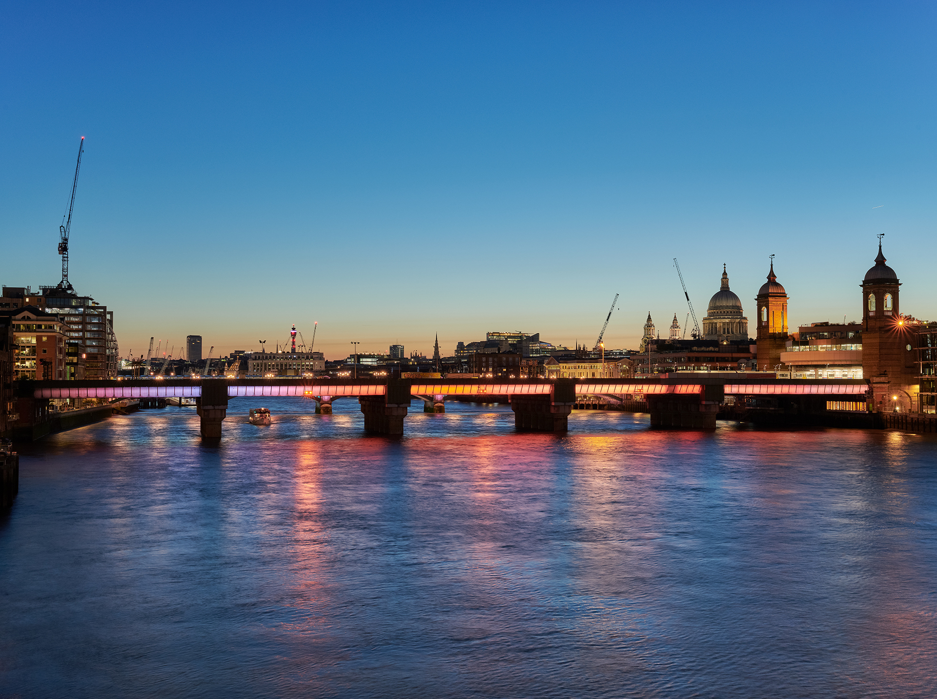 440 Illuminated River Cannon Street Bridge 02